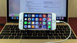 まずiPhoneとiPadをバックアップしてください