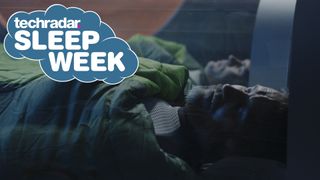 宇宙船で眠る二人