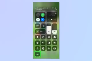 iPhone でフォント サイズを変更するために必要な手順を示すスクリーンショット