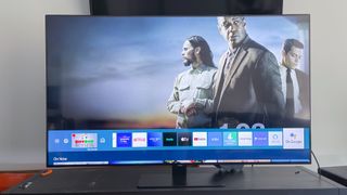 Samsung TV を Google アシスタントに接続する方法