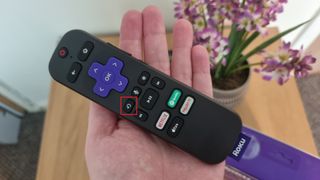 Roku リモートのインスタント リプレイ ボタンを強調表示する