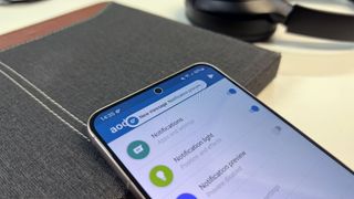Samsung Galaxy S22 Plus で実行されている aodNotify のイメージ