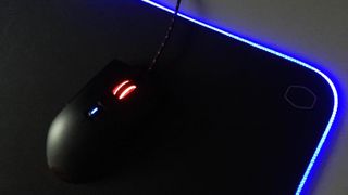 RGBライト付きマウスパッド