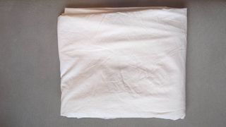 折りたたんで収納できるボックスシーツ