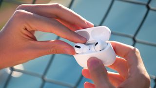 AirPods と AirPods Pro をリセットする方法