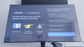 Samsung TV を Google アシスタントに接続する方法