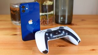 PS5 DualSense と iPhone 12