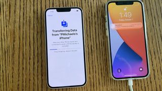 進行状況バーには、クイック スタートを使用して iPhone をセットアップするまでの残り時間が表示されます