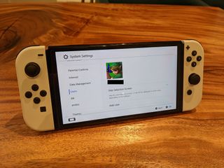 他の Nintendo Switch 本体でセカンダリ アカウントを維持する方法を示すスイッチオンの表。