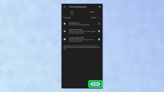 「データを消去」オプションが強調表示された Chrome ブラウザ設定を示す Android のスクリーンショット