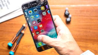 壊れたiPhoneの画面