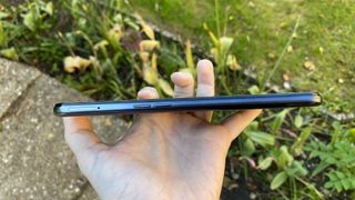 Oppo A54 5Gの側面図