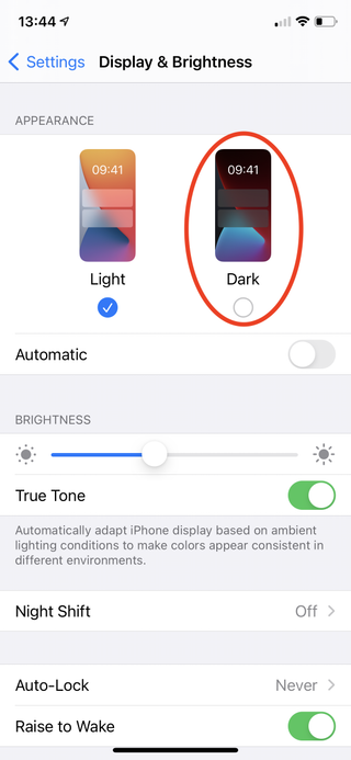 iOS でのダーク モードまたはライト モードの選択