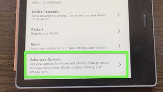 「詳細オプション」が強調表示された Kindle Oasis