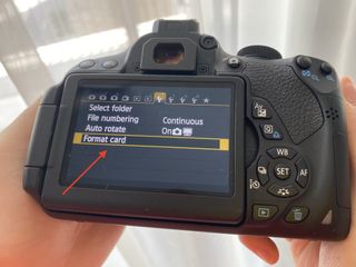 デジタルカメラを使用してSDカードをフォーマットする方法