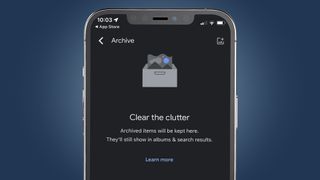 Google フォトのアーカイブ メニューが表示された iPhone