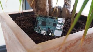 Raspberry Pi を使って植物に自動的に水をやる方法
