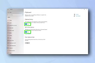 Windows 10 のクリップボード設定メニュー。Windows でクリップボード履歴を有効にする方法を示しています。