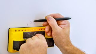 テレビを壁に取り付ける方法