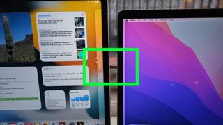 ユニバーサル コントロールを使用して MacBook Pro から iPad Pro に移動するカーソル
