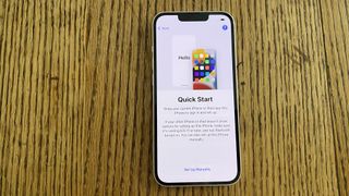 クイック スタートを使用して iPhone 13 をセットアップする