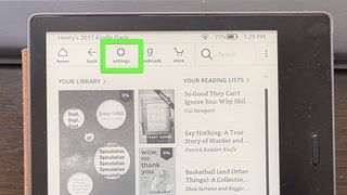 「設定」が強調表示された Kindle Oasis