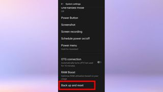 「バックアップとリセット」が強調表示されている Android スマートフォンの「設定」アプリのスクリーンショット