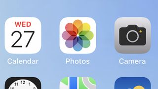 写真アプリが表示されている iPhone 画面のスクリーンショット