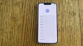 クイックスタートを使用するときにiPhone 13で言語を選択してください