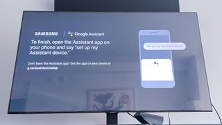 Samsung TV を Google アシスタントに接続する方法