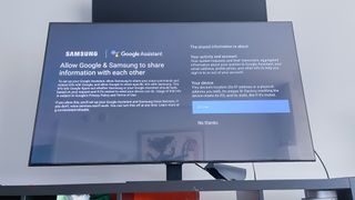 Samsung TV を Google アシスタントに接続する方法