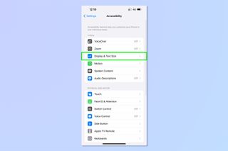 iPhone でフォント サイズを変更するために必要な手順を示すスクリーンショット