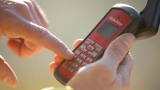衛星電話を入手する