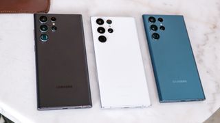 Samsung Galaxy S22 Ultra 3 色 - Samsung の隠れた機能に関する記事を表しています