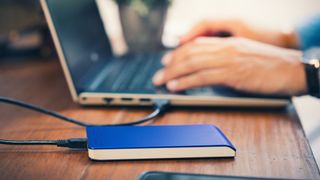 外付けハード ドライブ。表示されない外付けハード ドライブを修正する方法に関する記事を表します。