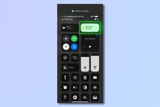 iPhone で Voice Isolation を有効にするために必要な手順を示すスクリーンショット