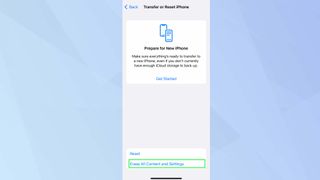 iOS 「すべてのコンテンツと設定を消去」が強調表示された iPhone アプリの転送またはリセット