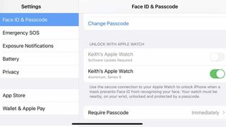 マスクを着用しているときに Apple Watch を使用して iPhone のロックを解除できることを示す iPhone の設定ページ