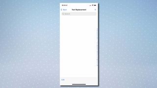右上隅の + アイコンが選択されている iPhone の「テキスト置換」メニューのスクリーンショット