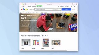 「ヘルプと連絡先」が強調表示された eBay ホームページのスクリーンショット