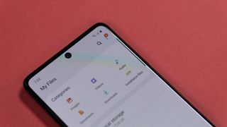 マイ ファイル アプリを開いた Samsung Galaxy スマートフォン