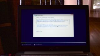 USB または DVD 経由で Wi​​ndows 10 をインストールする方法