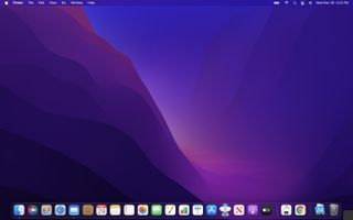 何も開いていない macOS Monterey デスクトップ