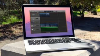 GarageBand: フェードアウトする方法