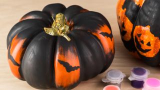 ハロウィン用に飾り付けられたカボチャ