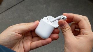 Apple AirPods を掃除する方法 (2019)