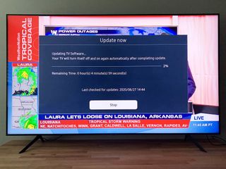 Samsung TVのシステムソフトウェアをアップデートする方法