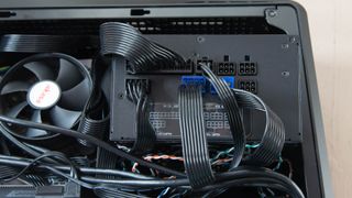 7. PSUを取り付ける