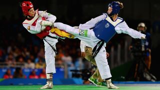 テコンドー女子57kg級金メダルでイギリスのアデ・ジョーンズがスペインのエバ・カルボ・ゴメスと対戦