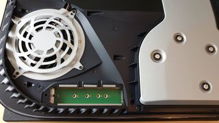 PS5 内蔵 SSD ストレージをアップグレード - SSD 拡張用の PS5 SSD ベイ
